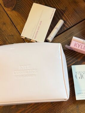 Kylie Cosmetics Pale Pink Glossy Makeup Pouch with Mini Lip, mascara & toilette